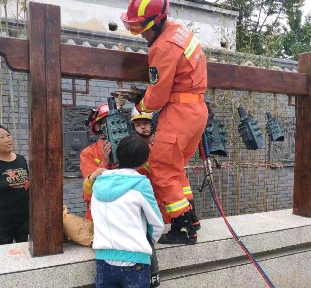 芭比搞笑视频_搞笑芭比表情包_芭比生活小技巧搞笑